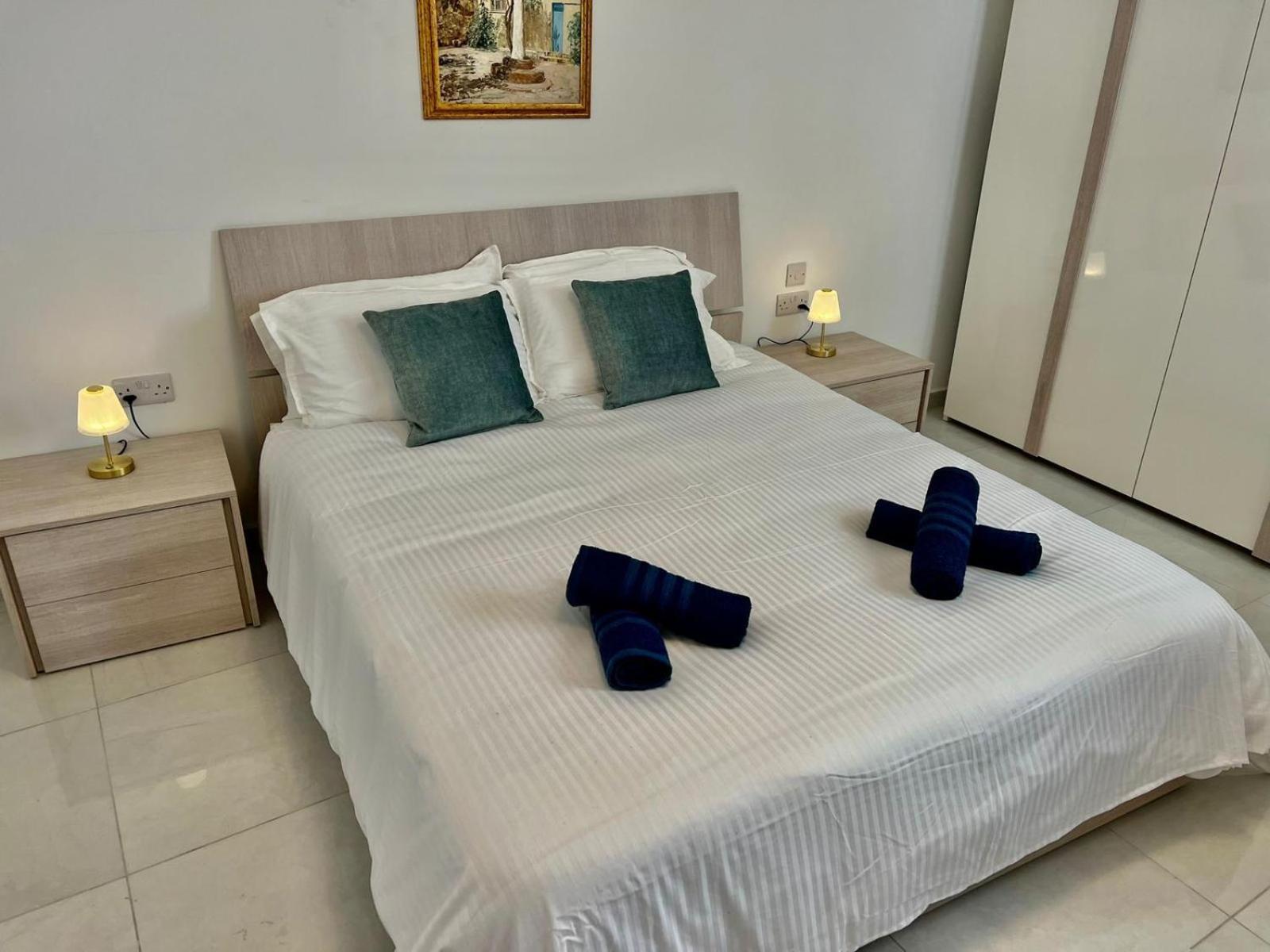 Msida Central Suites - Emmnic Court Екстер'єр фото